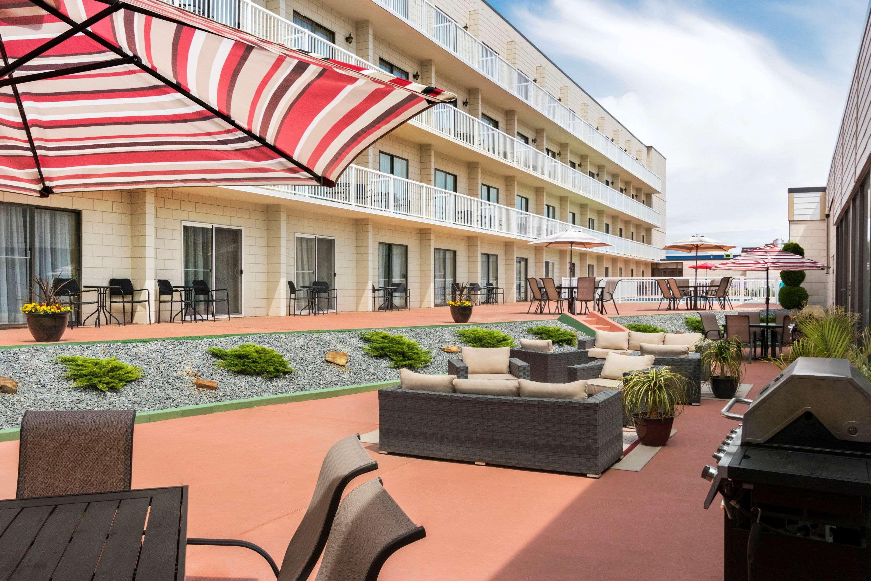 Days Inn By Wyndham Cranbrook Conference Centre Exterior foto