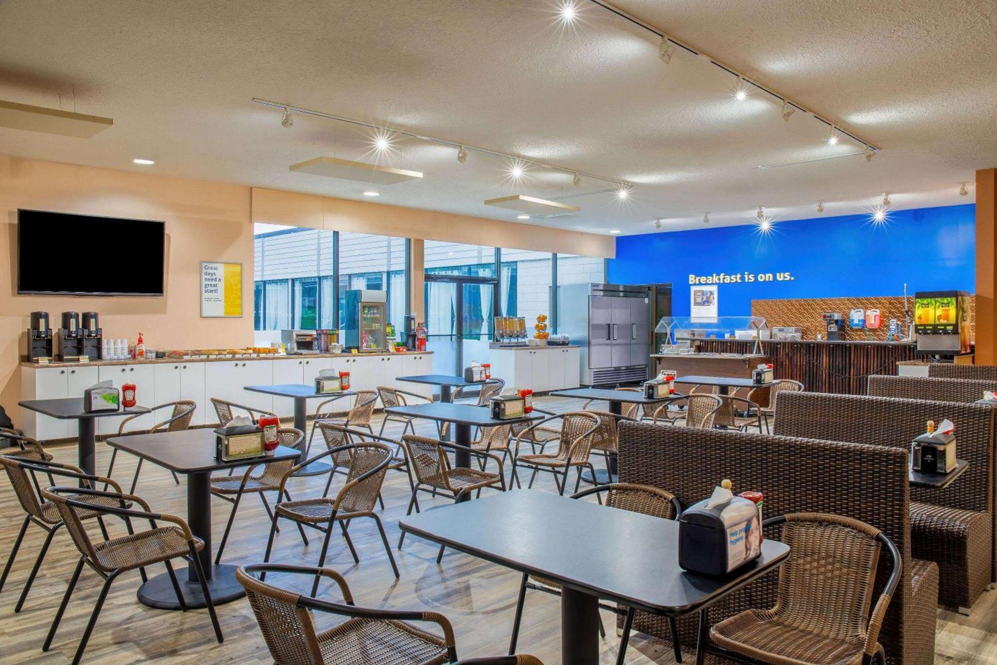 Days Inn By Wyndham Cranbrook Conference Centre Exterior foto