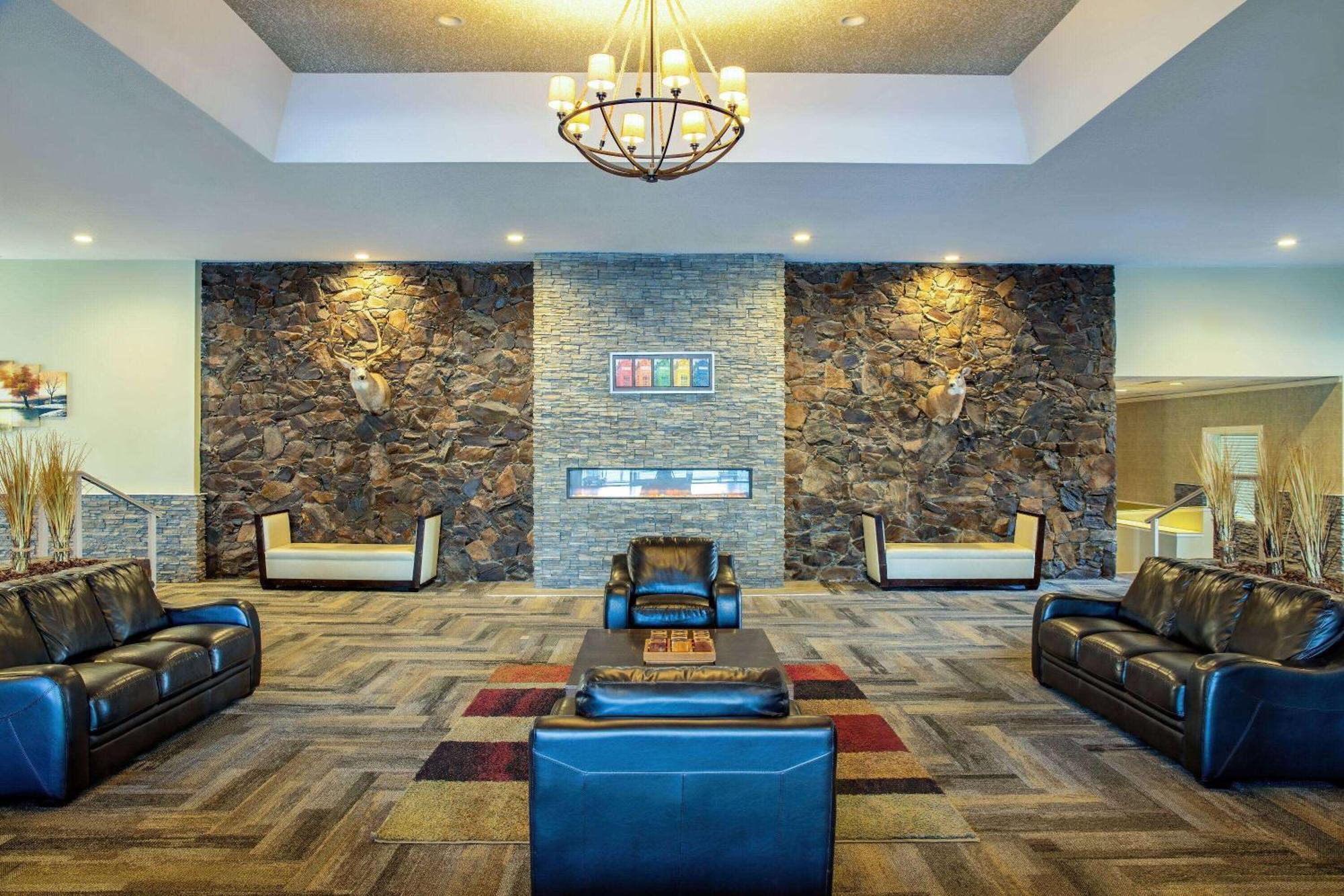 Days Inn By Wyndham Cranbrook Conference Centre Exterior foto