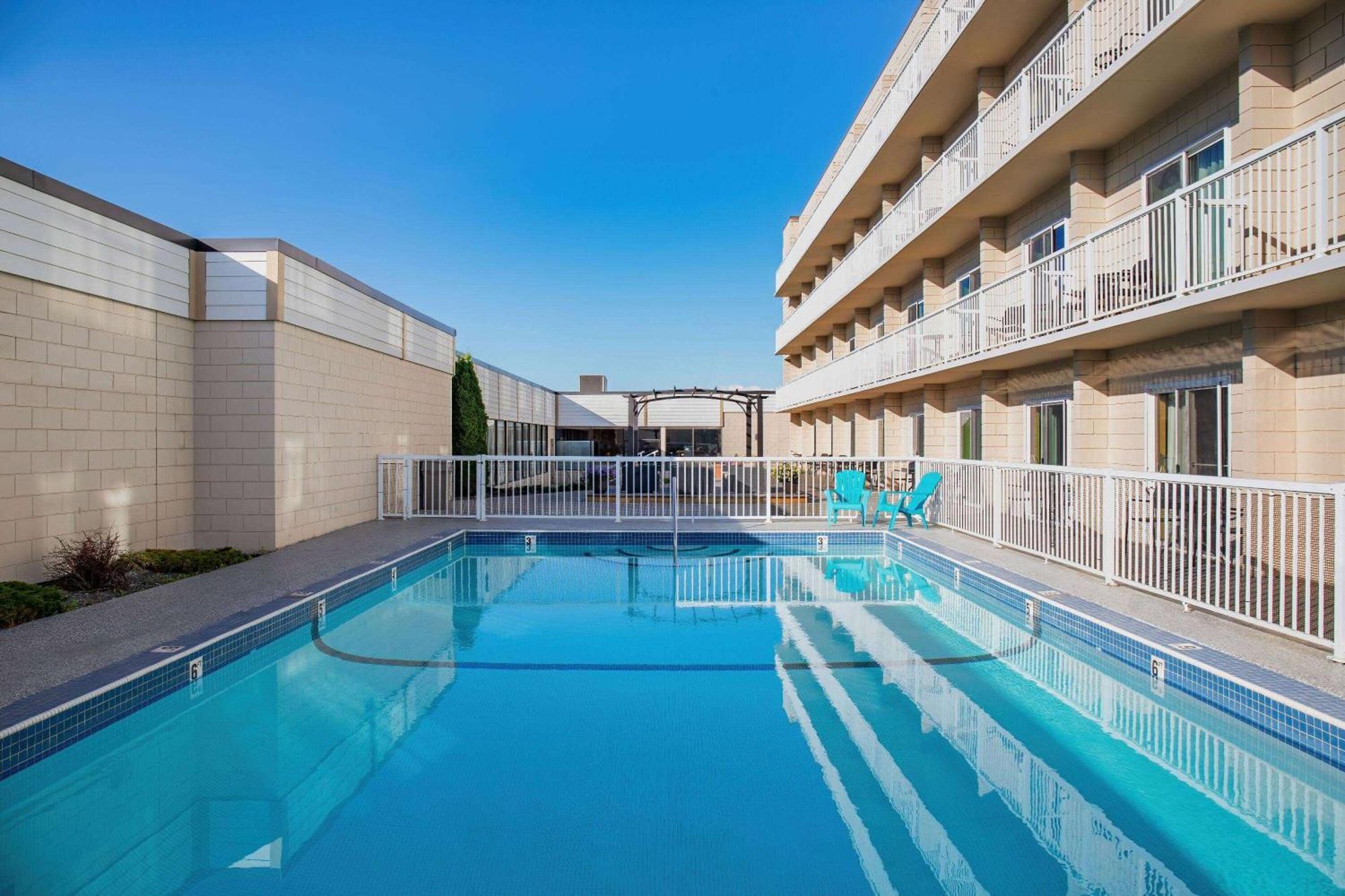 Days Inn By Wyndham Cranbrook Conference Centre Exterior foto